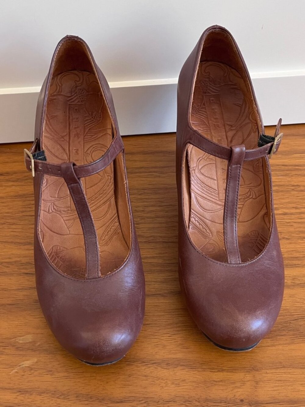 Chie Mihara T-strap Mary Janes 38 (7.5 to 8)